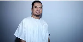 Agus Rudijanto selaku kuasa hukum M, menjelaskan awal perkenalan kliennya dengan Saipul Jamil. Menurut Agus, kliennya masih baru di Jakarta, sehingga tidak berani melawan saat Saipul melecehkannya.