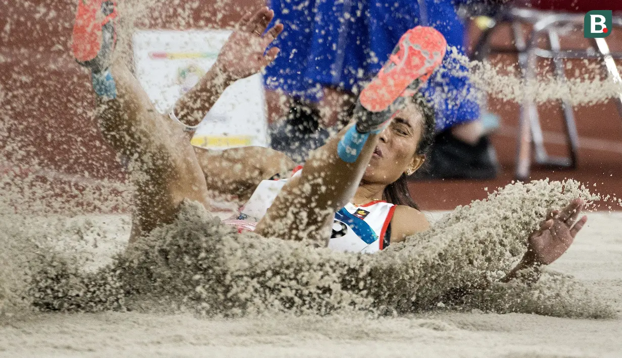 Pelompat jauh putri Indonesia, Maria Londa, saat beraksi pada Asian Games di SUGBK, Jakarta, Senin (27/8/2018). Hanya finis di peringkat kelima, Maria Londa gagal mempersembahkan medali. (Bola.com/Peksi Cahyo)