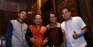 Akibat kesibukannya dengan keluarga masing-masing, para personil band Wali baru bisa bertemu saat akan manggung di JIExpo Kemayoran, Jakarta Pusat. (Galih W. Satria/Bintang.com)