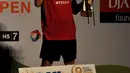 Tunggal putra Jepang, Kento Momata saat memenangi gelar tunggal putra BCA Indonesia Open Superseries Premier 2015, di Jakarta, Minggu (7/6/2015). Kento menang 16-21, 21-19, 21-7. (Liputan6.com/Andrian M Tunay)