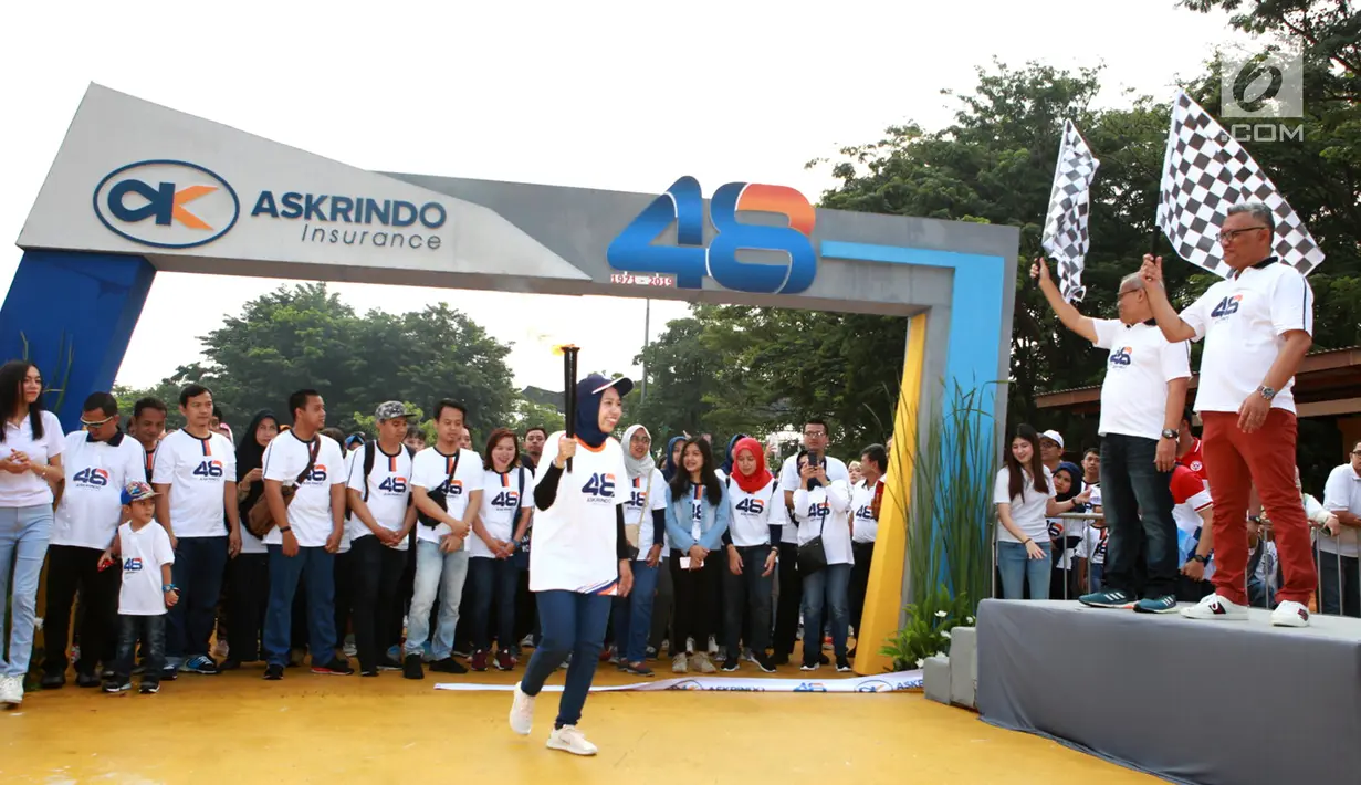Dirut PT Askrindo, Andrianto Wahyu saat Torch Relay fun walk pada acara HUT ke-48 Askrindo di Ancol Fantastique, Jakarta, Sabtu (6/4). Kegiatan mengusung tema "Satu Langkah Satu Tujuan Kita Tingkatkan Daya Saing Perusahaan” dihadiri ratusan karyawan beserta keluarga. (Liputan6.com/HO/Iqbal)