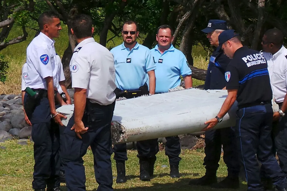 20150729-Puing Pesawat yang Diduga MH370 Sudah Ditemukan?-Perancis