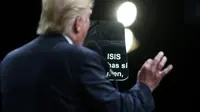 Telepropter Trump menulis kata ISIS saat berkampanye di Selma (Reuters)
