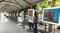 Pelukis berkebutuhan khusus atau disabilitas, Vincent Prijadi Purnowo menggelar pameran lukisan di selasar jalan masuk ke Stasiun Gubeng. (Foto: Liputan6.com/Dian Kurniawan)