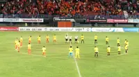 Dukungan moral untuk Ramon Rodrigues membahana di Stadion Segiri saat laga Borneo FC vs Persela. (Bola.com/Istimewa)