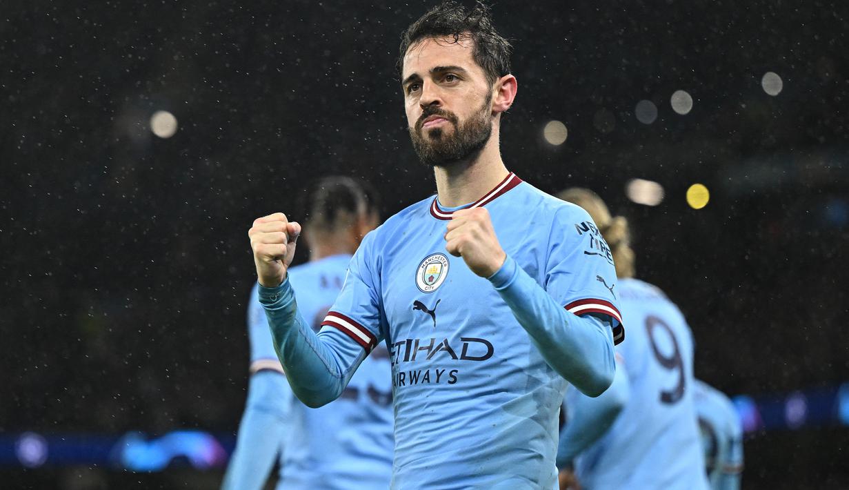 Selebrasi gelandang Manchester City, Bernardo Silva setelah menjebol gawang Bayern Munchen pada laga leg pertama perempatfinal Liga Champions 2022/2023 di Etihad Stadium, Manchester (11/4/2023). Bernardo Silva yang telah membela Manchester City sejak awal musim 2017/2018 ini kini memiliki nilai pasar 80 juta euro atau setara Rp1,3 triliun. (AFP/Oli Scarff)