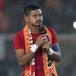 Stiker Persija Jakarta, Bambang Pamungkas, saat momen pensiun usai melawan Persebaya Surabaya pada laga Liga 1 di SUGBK, Jakarta, Selasa (17/12). Bepe mengakhiri kariernya pada musim ini. (Bola.com/Yoppy Renato)