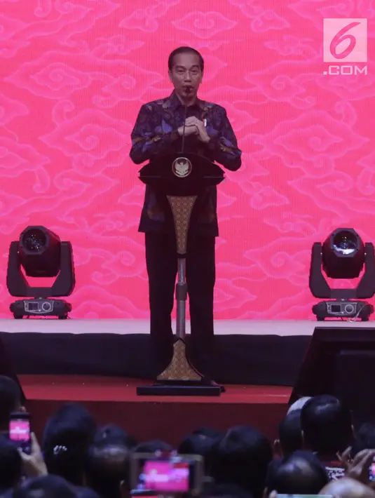 Presiden Joko Widodo atau Jokowi memberi sambutan saat menghadiri Perayaan Imlek Nasional 2019 di JI Expo Kemayoran, Jakarta, Kamis (7/2). Perayaan Imlek Nasional 2019 mengangkat tema 'Merajut Kebhinekaan Memperkokoh Persatuan'. (Liputan6.com/HO/Ran)