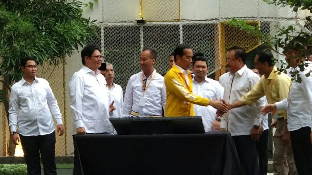 Presiden Joko Widodo menghadiri acara buka puasa bersama dan ngobrol santai bersama relawan Golkar Jokowi