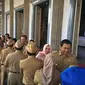 Wali Kota Semarang Hendrar Prihadi dan Wakil Wali Kota Semarang Heaverita G Rahayu menggelar halalbihalal di kantor Wali Kota Semarang. (Liputan6.com/Edhie Prayitno Ige)