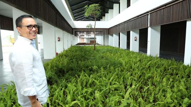 Bupati Banyuwangi Abdullah Azwar Anas saat tinjau bandara Blimbingsari, Sabtu 25 Maret 2017.