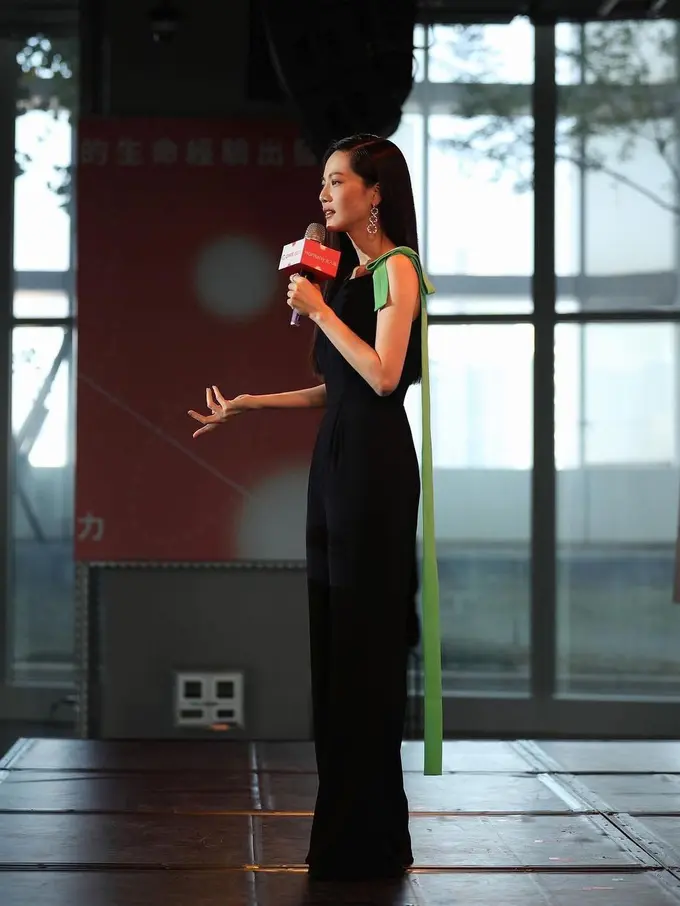 Setelah Beyonce, Busana Peggy Hartanto Digunakan Aktris Taiwan untuk Hadiri Forum Global