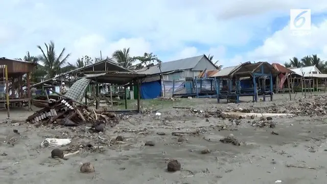 Lokasi wisata Pantai Ammani di Pinrang, Sulawesi Selatan diterjang angin kencang dan sebabkan puluhan rumah rusak.