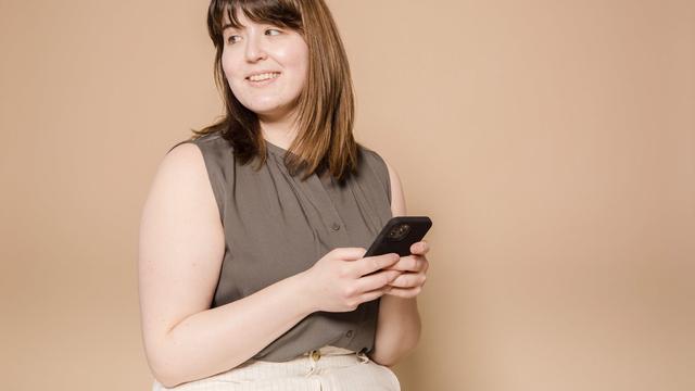 Ilustrasi bermain gadget