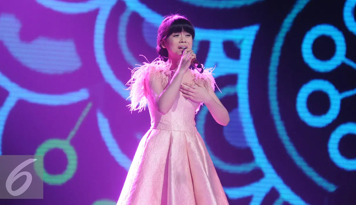 Penampilan Lesti saat Indonesian Dangdut  Award  2016  di Studio 6 Emtek, Jakarta, Rabu (9/11). IDA  2016 merupakan ajang pemberian penghargaan kepada mereka yang  berjasa dalam dunia musik  dangdut Indonesia. (Liputan6.com/Helmi Afandi)