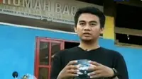 Seorang pemuda Makassar, Sulawesi Selatan, mengubah kampung penderita kusta menjadi kampung kerajinan tangan yang produktif.