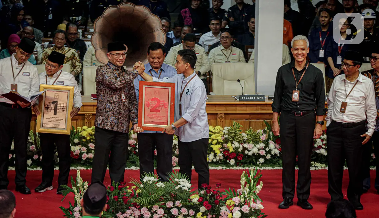 Prabowo Subianto dan Gibran Rakabuming Raka diusung oleh Partai Gerakan Indonesia Raya (Gerindra), Partai Golongan Karya (Golkar), Partai Amanat Nasional (PAN), Partai Demokrat, Partai Bulan Bintang (PBB), Partai Gelombang Rakyat Indonesia (Gelora), Partai Garda Republik Indonesia (Garuda), dan Partai Solidaritas Indonesia (PSI), serta Partai Rakyat Adil Makmur (Prima). (Liputan6.com/Faizal Fanani)