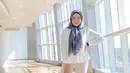 Sering menggunakan busana kasual, gaya hijab yang dikenakan oleh Nina juga terlihat sederhana. Namun, dirinya juga beberapa kali terlihat membuat sebuah model hijab yang sederhana namun tetap stylish.(Liputan6.com/IG/@ninazatulini22)