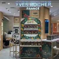 Yves Rocher Perbarui Butik Plaza Indonesia dengan konsep lebih hangat dan berkelanjutan. dok. Yves Rocher