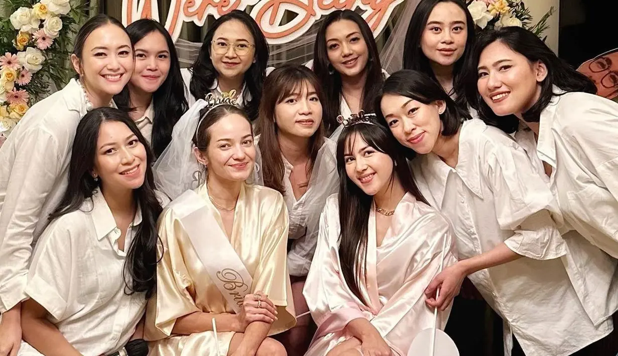 Hal itu juga diungkapkan Jessica saat membagikan momen bridal shower. Perkataan adalah doa.  "Definisi perkataan adalah doa 🥹 Cheers to a whole new stage in our life🤍love you always @enzystoria !,"  tulis jscmila sebagai caption dalam unggahan 20 Mei. [Instagram/dindaraihan]