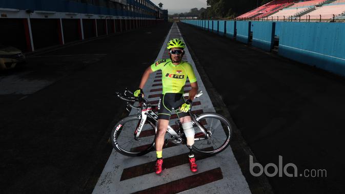 Muhammad Fadli Imamudin, Pebalap Paracycling Indonesia. (Bola.com/Nicklas Hanoatubun)