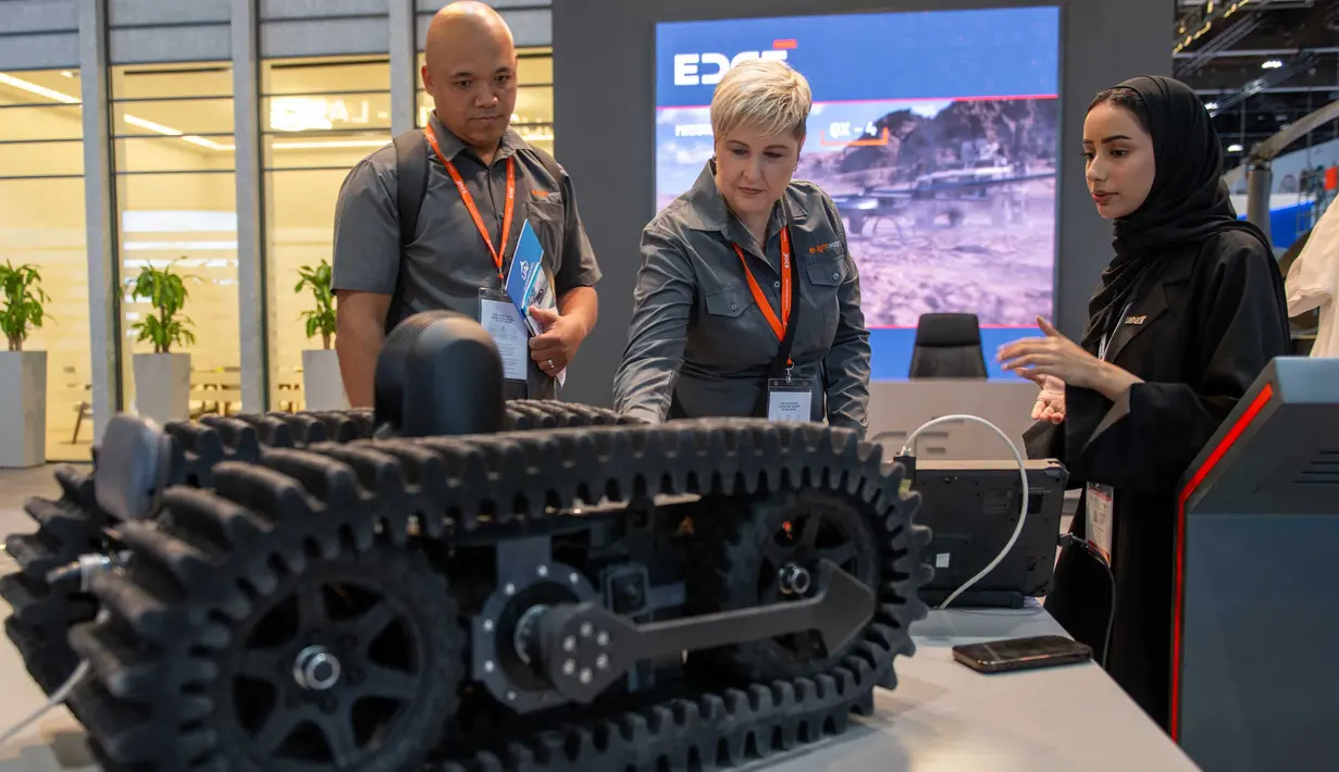 UMEX 2024 memamerkan dan menampilkan sejumlah teknologi drone, robotika, dan sistem tanpa awak. (Ryan LIM/AFP)