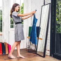 Dari Outfit Hingga Sepatu, Begini Tips Belanja Fashion di Bulan Maret