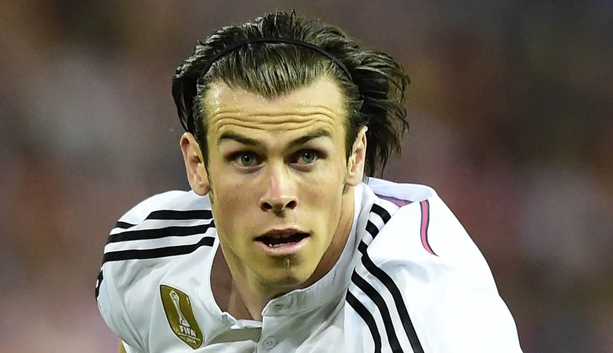 1. Hubungan pesepak bola asal Wales, Gareth Bale, dengan fans Real Madrid kurang baik menyusul insiden tembakan ke arah gawang saat Cristiano Ronaldo berada pada posisi yang lebih baik untuk menerima umpan. (AFP/Gerard Julien)