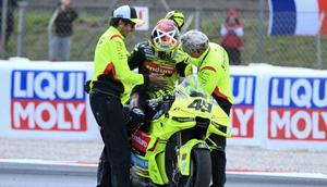 Pembalap Pertamina Enduro VR46 Racing Team, Fabio Di Giannantonio, berhasil meraih podium juara di MotoGP Catalunya yang berlangsung di Sirkuit Catalunya, Minggu (17/05/2026) malam WIB. Balapan tersebut diwarnai dua red flag akibat kecelakaan yang menimpa Alex Marquez dan Johann Zarco. (AFP/Jose Jordan)