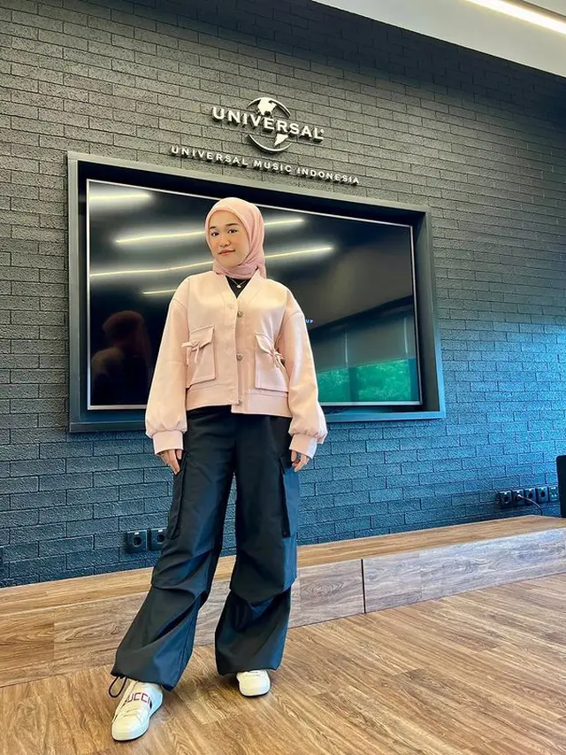 Ernie Zakri (https://www.instagram.com/p/CvHahf9pZFq/)