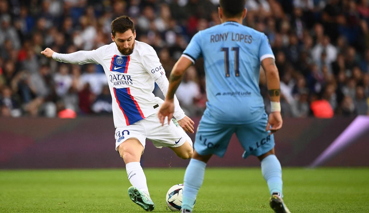 Musim ini masih panjang. Melihat performanya sejauh ini, torehan gol Messi sepertinya masih akan terus bertambah dan ada kemungkinan akan melewati torehan gol Cristiano Ronaldo. (AFP/Franck Fife)