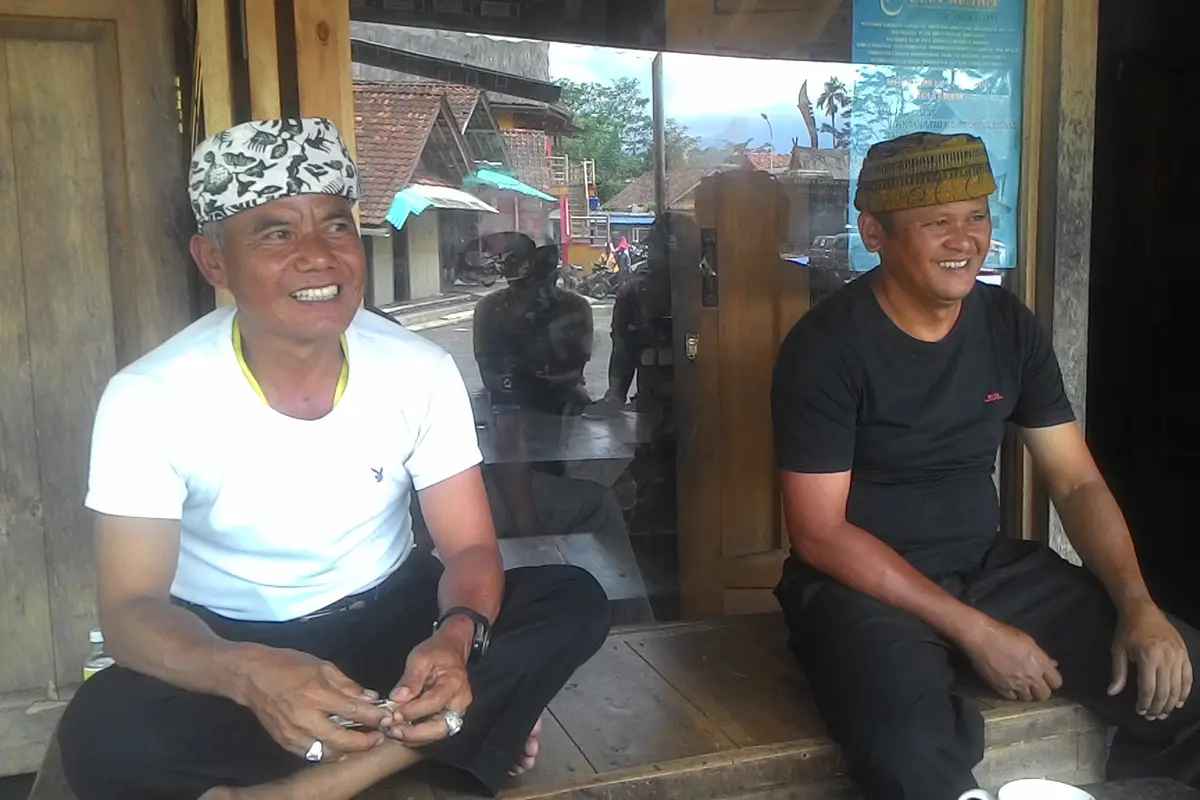 Dua pengurus Himpana KAmpung Naga Kabupaten Tasikmalaya
