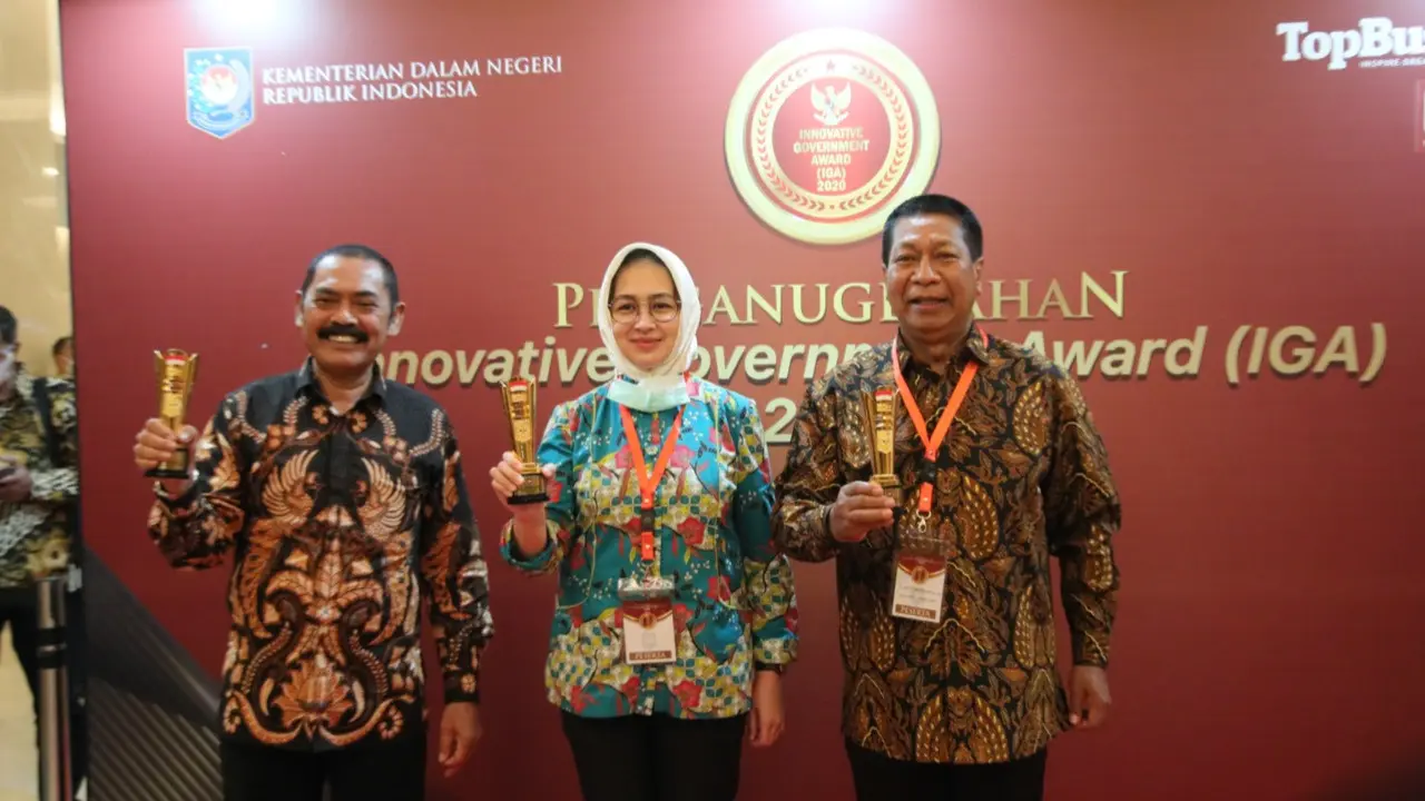 Pemkot Tangsel mendapat penghargaan kota sangat inovatif dari Kemendagri. (Pramita/Liputan6.com)