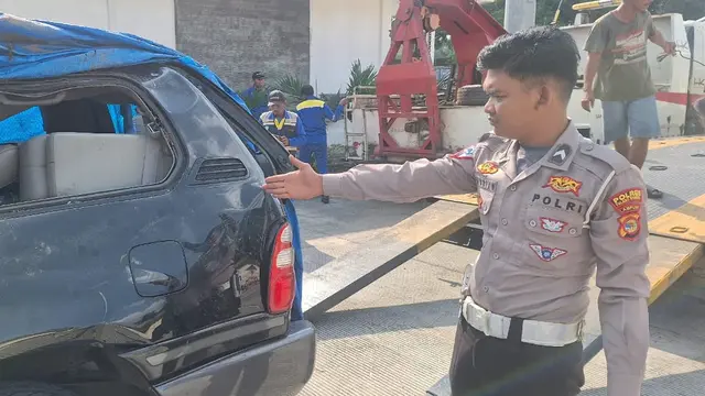 Kondisi mobil anggota DPRD Provinsi Lampung, Handitya Narapati SZP ringsek parah usai alami kecelakaan lalu lintas di Tol Sumatera. Foto : (Istimewa).