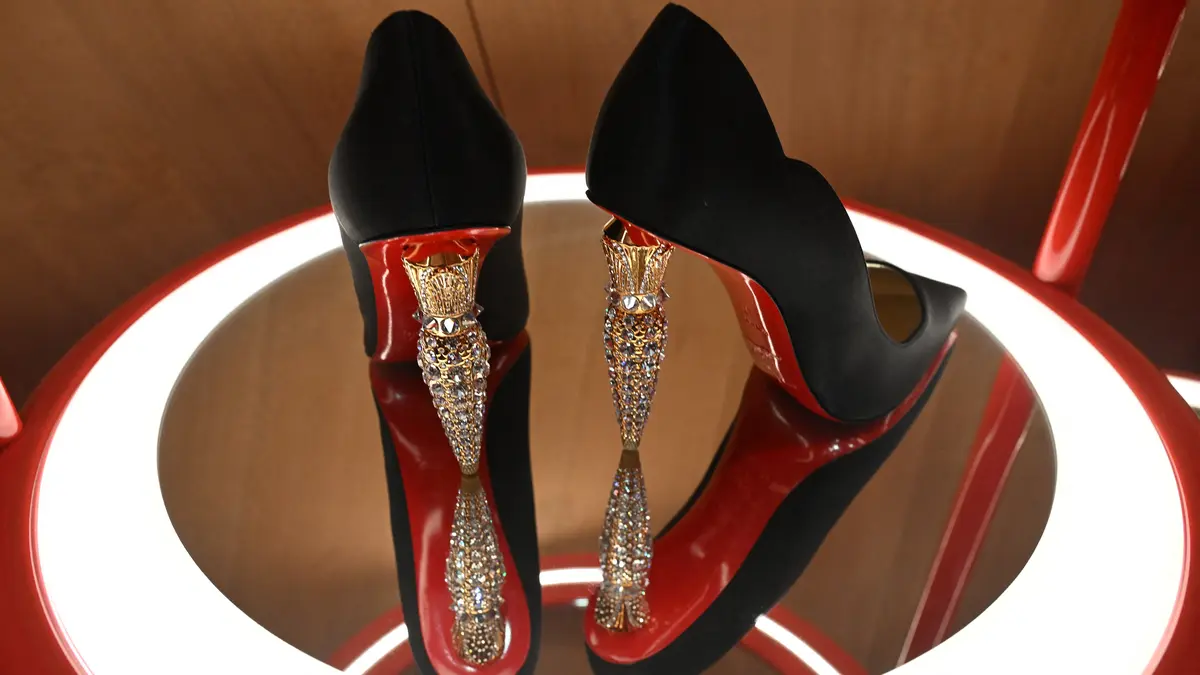 Christian Louboutin Gugat Mantan Karyawan yang Diklaim Curi dan
