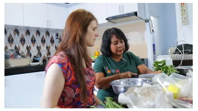 Reaksi Bule Jerman Makan Ikan Asin dan Urap Usai Nikahi Eks OB Ini Curi Perhatian