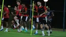 Marc Klok (paling kanan) berserta pemain Timnas Indonesia lainnya tampak serius melakukan sesi latihan di Jedaah, Arab Saudi pada Sabtu (4/10/2025). (Dok. Timnas Indonesia)