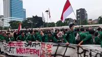 Demo mahasiswa di depan Gedung DPR, Senayan, Jakarta, Kamis (21/4/2022). (Liputan6.com/Ady Anugrahadi)