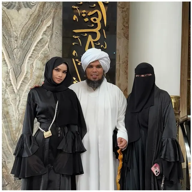 6 Potret terbaru Alyssa Spischak, putri sambung Ustaz Derry Sulaiman, memesona pakai hijab