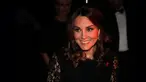 Duchess of Cambridge, Kate Middleton menghadiri acara makan malam dalam sebuah amal yang dihelat organisasi Anna Freud National Centre for Children and Families (AFNCCF) di Kensington Palace, London, Selasa (7/11). (AP/Frank Augstein, pool)