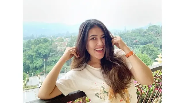 Disebut Pedangdut Bayaran Termahal, Ini 6 Potret Via Vallen Tampil Sederhana