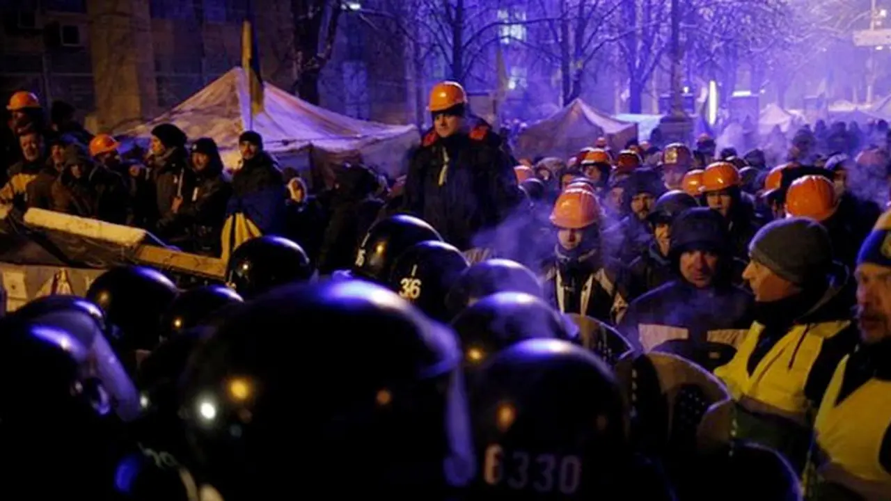 polisi-demo-ukraina-131211b.jpg