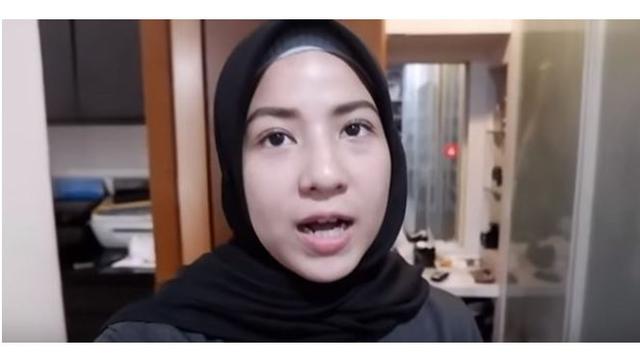 6 Potret Isi Lemari Desta dan Natasha Rizky, Ada Kaos Semasa Pacaran