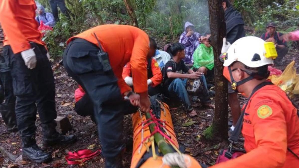 Pendaki Tewas di Gunung Rinjani Usai Terjatuh di Jalur Pendakian Aik Berik