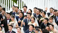 FOTO: Nikah Massal Pejuang COVID-19 di China