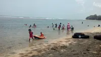 Surga Tersembunyi di Pantai Sindang Kerta Tasikmalaya yang Damai. (Liputan6.com/Jayadi Supriadin)
