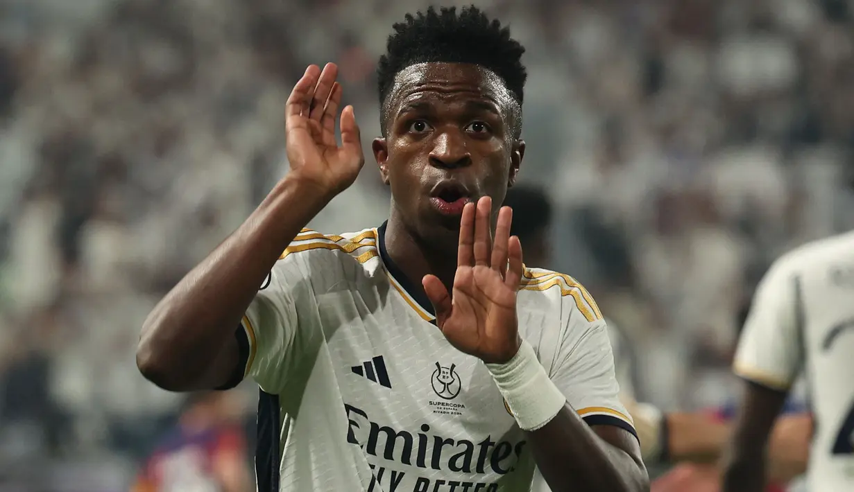 Dari 68 gol yang dikoleksi Vinicius Junior bersama Real Madrid, 6 gol di antaranya dicetak dalam 16 laga El Clasico kontra Barcelona di semua kompetisi, termasuk satu kali hattrick yang baru saja dicetaknya saat menang 4-1 atas Barcelona pada laga final Supercopa de Espana musim 2023/2024 (14/1/2024). (AFP/Giuseppe Cacace)