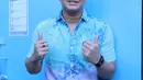 "Insya Allah mau bikin single Pantun Cinta, nyanyi bareng sama Posan Tobing," ujar Billy Syahputra di studio Detik Square, Mampang, Jakarta Selatan, Jumat (8/1). (Galih W. Satria/Bintang.com)