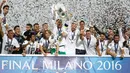 Real Madrid tampil sebagai juara Liga Champions 2015/2016 di Stadion San Siro, Milan, Minggu (29/5). Madrid pun sukses meraih gelar juara ke-11 mereka di turnamen ini; 'La Undecima',demikian mereka melabelinya. (Reuters/ Kai Pfaffenbach)