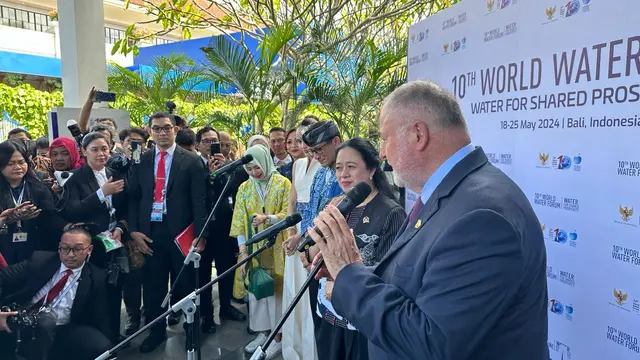 Ketua DPR RI Puan Maharani bersama Presiden WWC Lois Fachon dan Menteri Parekraf Sandiaga Uno usai meresmikan Fair and Expo World Water Forum 2024 di Bali Nusa Dua Convention Center (BNDCC), Nusa Dua, Senin (20/5/2024). (Liputan6/Benedikta Miranti)
